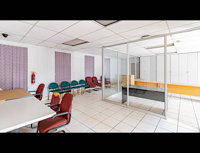 2,278M² OFFICE FOR SALE IN FERNDALE